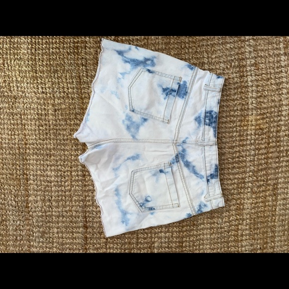 Acid wash Jean shorts - Picture 3 of 4